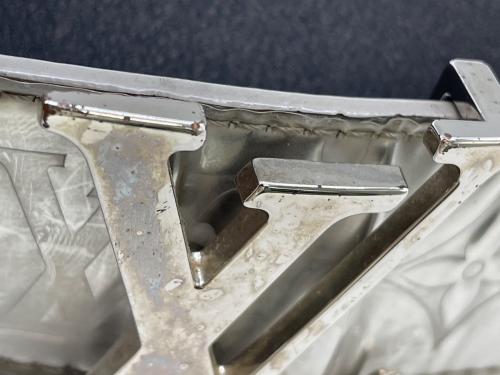 LOUIS VUITTON（ルイ ヴィトン）LOUIS VUITTON (ルイ ヴィトン) サンチュール LVイニシャル ベルト シルバー サイズ:85/34の古着・服飾アイテム