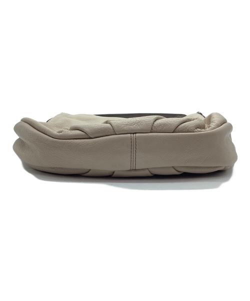 Marc by Marc Jacobs（マークバイマークジェイコブス）Marc by Marc Jacobs (マークバイマークジェイコブス) ワンショルダーバッグ アイボリーの古着・服飾アイテム