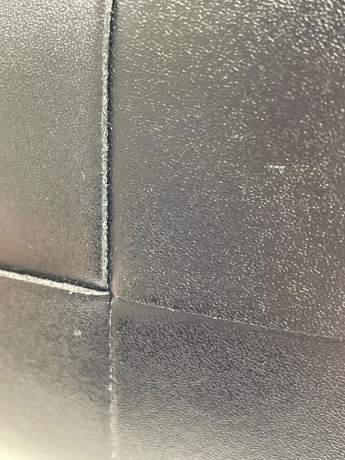 BOTTEGA VENETA（ボッテガベネタ）BOTTEGA VENETA (ボッテガベネタ) 2つ折り財布 ブラックの古着・服飾アイテム