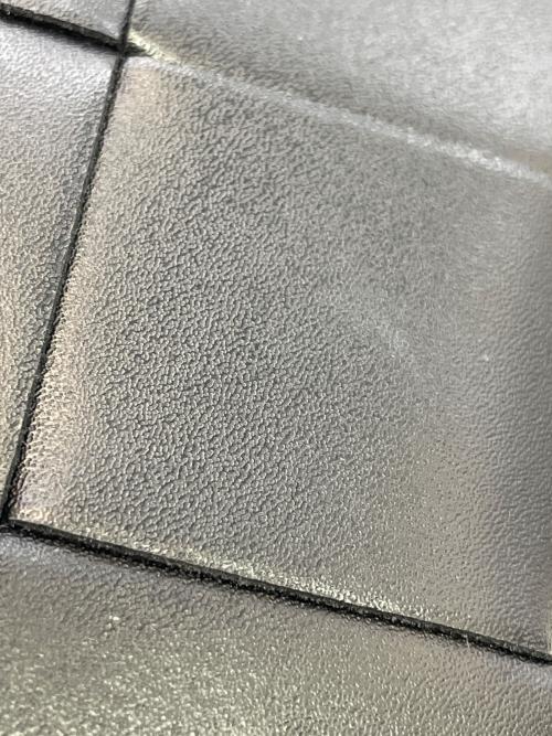 BOTTEGA VENETA（ボッテガベネタ）BOTTEGA VENETA (ボッテガベネタ) 2つ折り財布 ブラックの古着・服飾アイテム