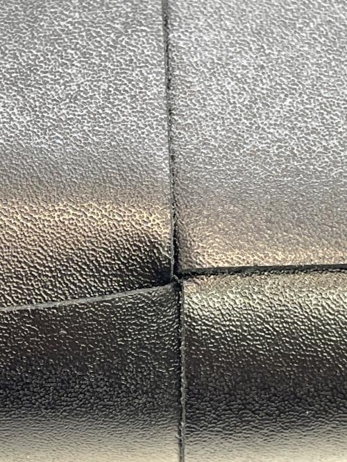 BOTTEGA VENETA（ボッテガベネタ）BOTTEGA VENETA (ボッテガベネタ) 2つ折り財布 ブラックの古着・服飾アイテム