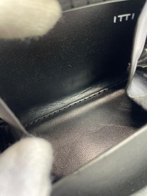 ITTI（イッチ）ITTI (イッチ) コインカードケース ブラックの古着・服飾アイテム