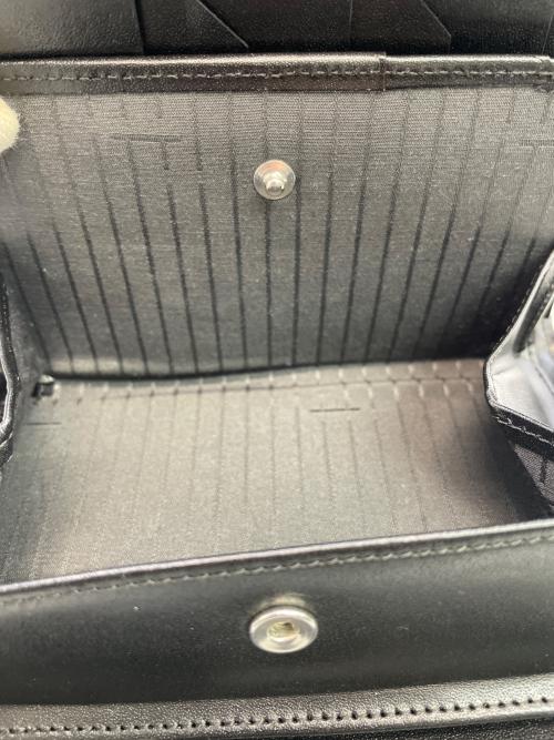 ITTI（イッチ）ITTI (イッチ) 財布 ブラックの古着・服飾アイテム