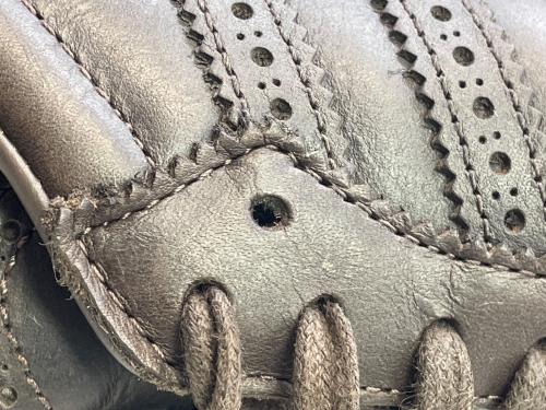 adidas（アディダス）adidas (アディダス) スニーカー ブラウン サイズ:JP250の古着・服飾アイテム