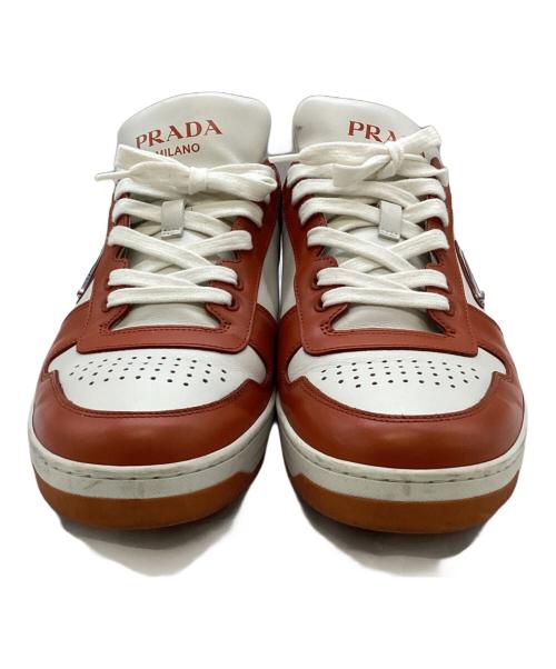 PRADA（プラダ）PRADA (プラダ) ダウンタウンレザースニーカー ホワイト×オレンジ サイズ:SIZE 7 1/2の古着・服飾アイテム