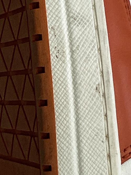 PRADA（プラダ）PRADA (プラダ) ダウンタウンレザースニーカー ホワイト×オレンジ サイズ:SIZE 7 1/2の古着・服飾アイテム