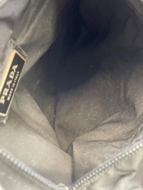 PRADA（プラダ）PRADA (プラダ) ナイロンショルダーバッグ ブラックの古着・服飾アイテム