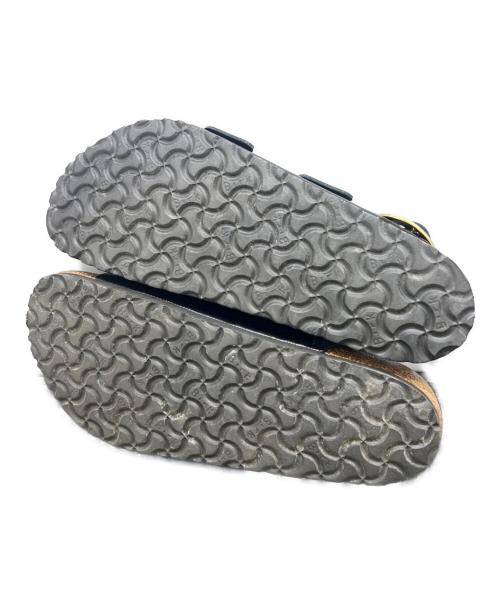 BIRKENSTOCK（ビルケンシュトック）BIRKENSTOCK (ビルケンシュトック) バックルサンダル ブラック サイズ:27の古着・服飾アイテム