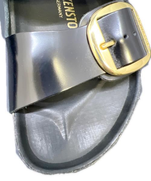 BIRKENSTOCK（ビルケンシュトック）BIRKENSTOCK (ビルケンシュトック) バックルサンダル ブラック サイズ:27の古着・服飾アイテム