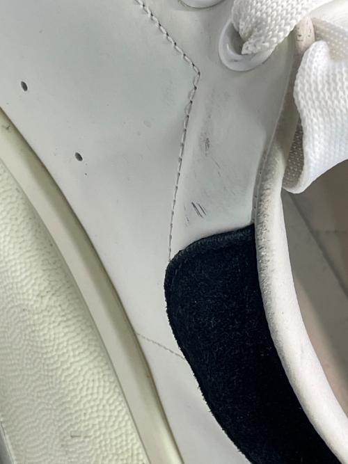 ALEXANDER McQUEEN（アレキサンダーマックイーン）ALEXANDER McQUEEN (アレキサンダーマックイーン) スニーカー ホワイト×ブラック サイズ:SIZE 42の古着・服飾アイテム