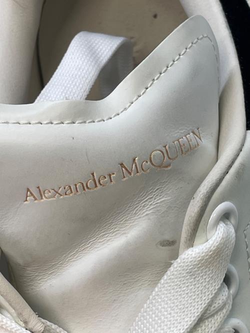 ALEXANDER McQUEEN（アレキサンダーマックイーン）ALEXANDER McQUEEN (アレキサンダーマックイーン) スニーカー ホワイト×ブラック サイズ:SIZE 42の古着・服飾アイテム