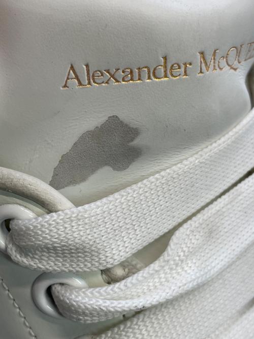 ALEXANDER McQUEEN（アレキサンダーマックイーン）ALEXANDER McQUEEN (アレキサンダーマックイーン) スニーカー ホワイト×ブラック サイズ:SIZE 42の古着・服飾アイテム