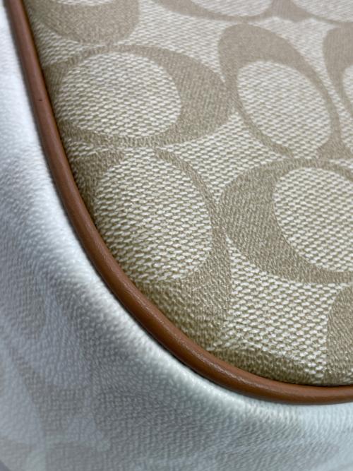 COACH（コーチ）COACH (コーチ) ジェイミー カメラ バッグ ブロックド シグネチャー キャンバス ベージュ×ホワイト サイズ:実寸参照の古着・服飾アイテム