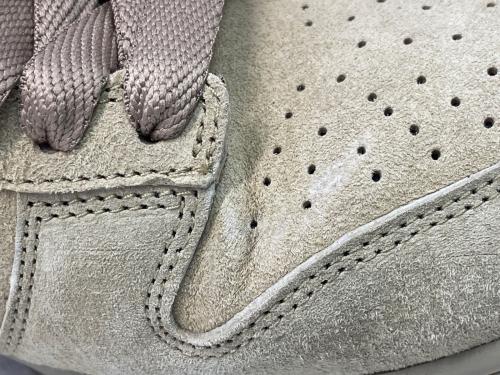 NIKE（ナイキ）NIKE (ナイキ) スニーカー ベージュ サイズ:CM27.5の古着・服飾アイテム