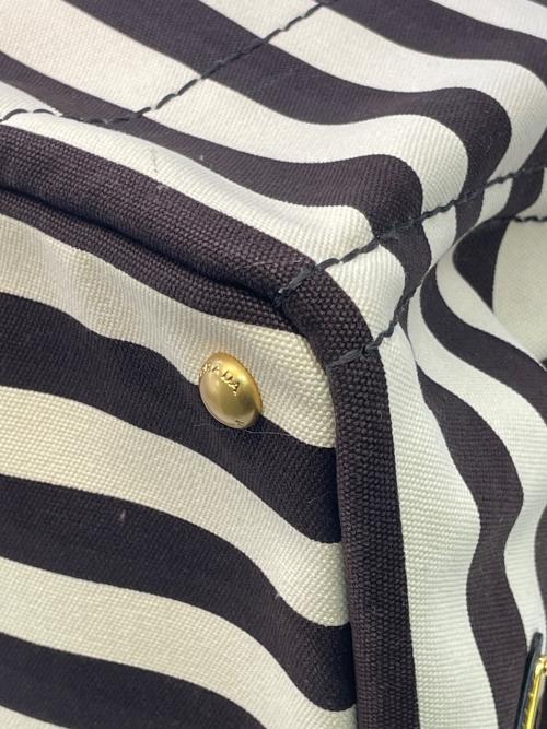 PRADA（プラダ）PRADA (プラダ) バッグ ベージュ×ブラックの古着・服飾アイテム