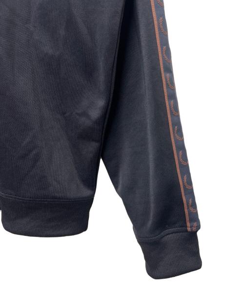 FRED PERRY（フレッドペリー）FRED PERRY (フレッドペリー) CONTRAST TAPE TRACK JACKET ネイビー×ブラウン サイズ:ＸＬの古着・服飾アイテム