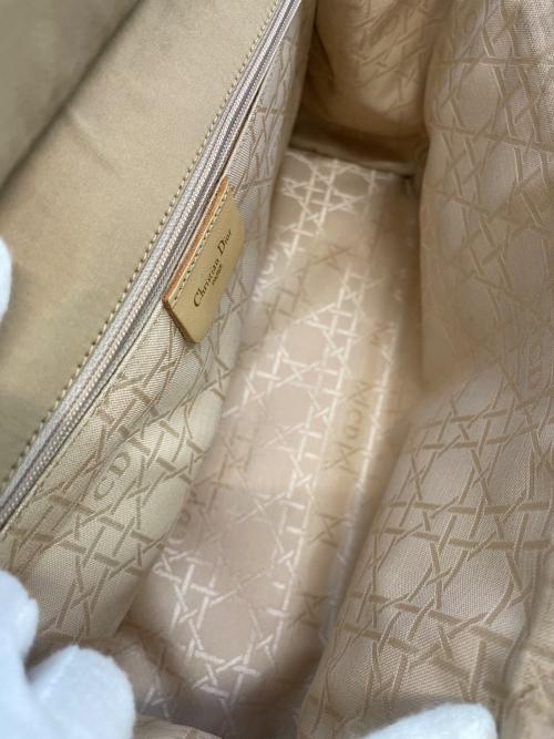 Christian Dior（クリスチャン ディオール）Christian Dior (クリスチャン ディオール) ハンドバッグ ベージュの古着・服飾アイテム