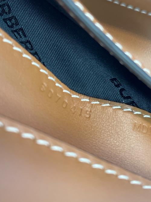 BURBERRY（バーバリー）BURBERRY (バーバリー) 3つ折り財布 ベージュ×ブラウンの古着・服飾アイテム