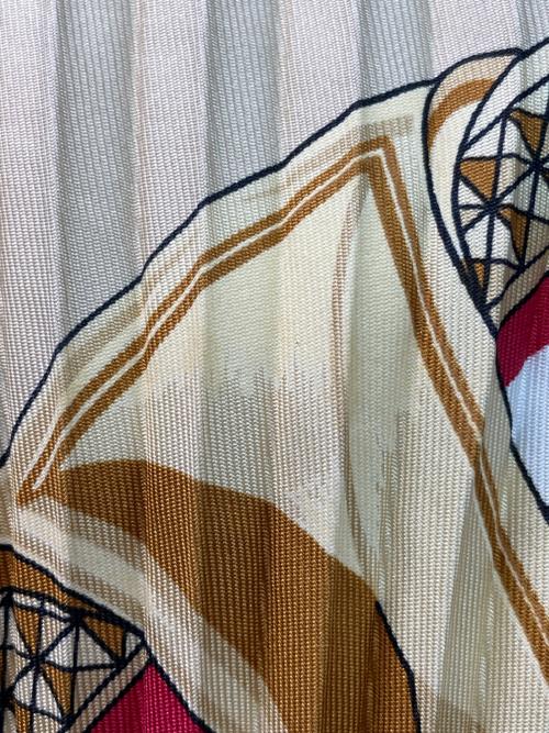 HERMES（エルメス）HERMES (エルメス) プリーツスカーフ レッド×アイボリーの古着・服飾アイテム