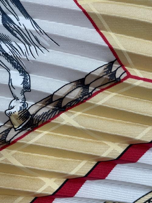 HERMES（エルメス）HERMES (エルメス) プリーツスカーフ レッド×アイボリーの古着・服飾アイテム