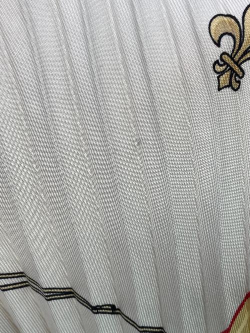 HERMES（エルメス）HERMES (エルメス) プリーツスカーフ レッド×アイボリーの古着・服飾アイテム