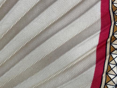 HERMES（エルメス）HERMES (エルメス) プリーツスカーフ レッド×アイボリーの古着・服飾アイテム