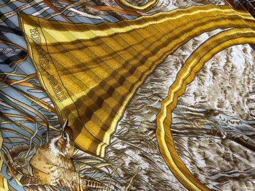 HERMES（エルメス）HERMES (エルメス) プリーツスカーフ イエロー×ブラウンの古着・服飾アイテム