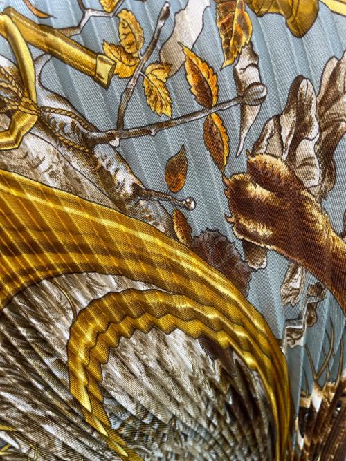 HERMES（エルメス）HERMES (エルメス) プリーツスカーフ イエロー×ブラウンの古着・服飾アイテム