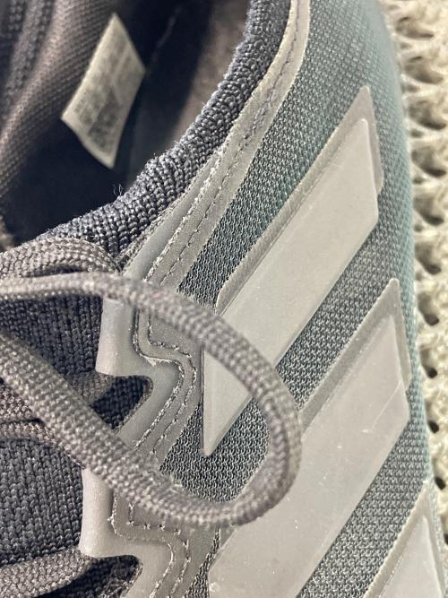 adidas（アディダス）adidas (アディダス) スニーカー ブラック サイズ:JP270の古着・服飾アイテム
