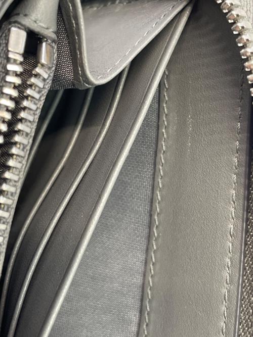 MCM（エムシーエム）MCM (エムシーエム) ラウンドファスナー長財布 シルバーの古着・服飾アイテム