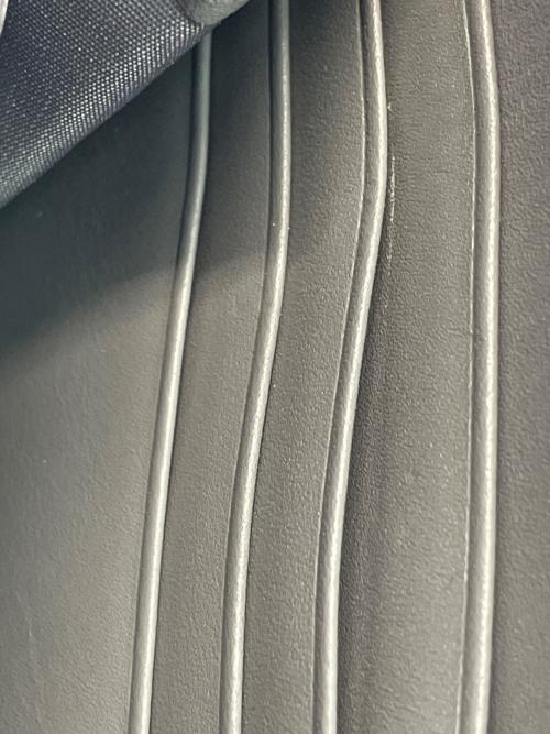 MCM（エムシーエム）MCM (エムシーエム) ラウンドファスナー長財布 シルバーの古着・服飾アイテム