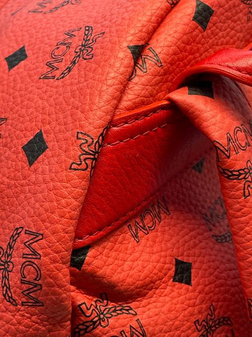 MCM（エムシーエム）MCM (エムシーエム) スタッズリュック レッドの古着・服飾アイテム