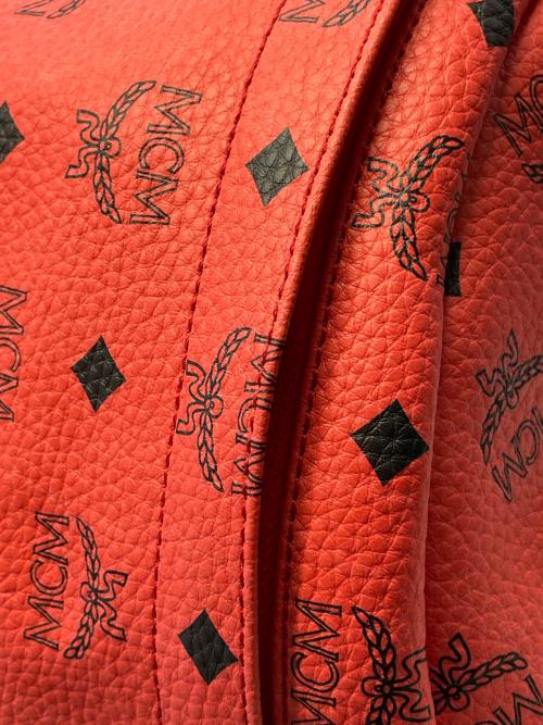 MCM（エムシーエム）MCM (エムシーエム) スタッズリュック レッドの古着・服飾アイテム