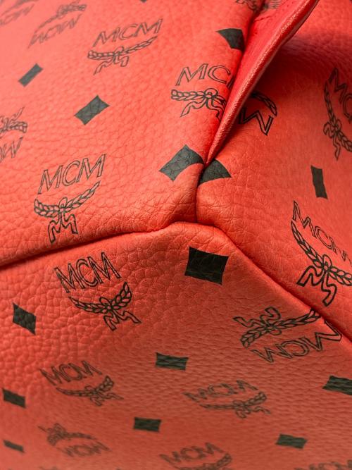 MCM（エムシーエム）MCM (エムシーエム) スタッズリュック レッドの古着・服飾アイテム