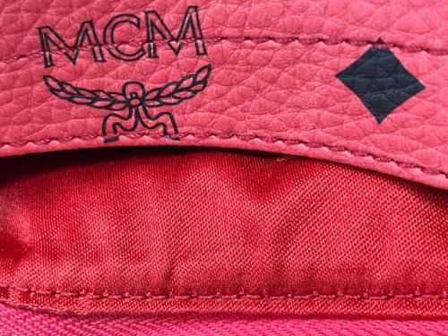 MCM（エムシーエム）MCM (エムシーエム) スタッズリュック レッドの古着・服飾アイテム