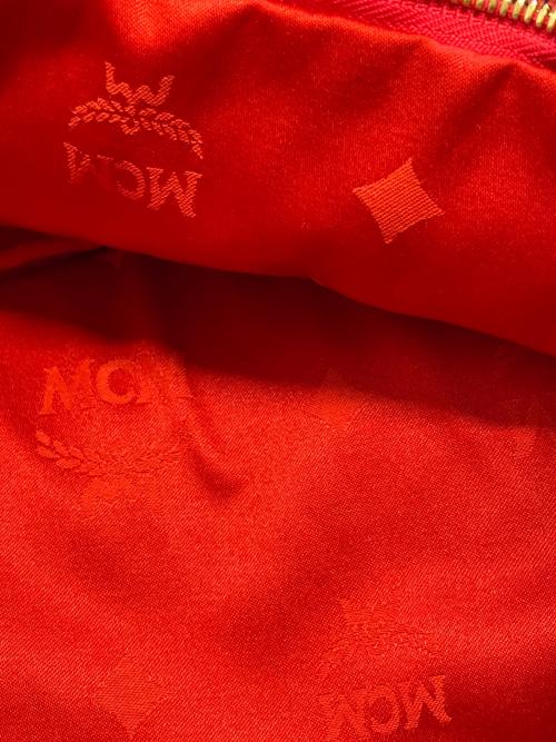 MCM（エムシーエム）MCM (エムシーエム) スタッズリュック レッドの古着・服飾アイテム