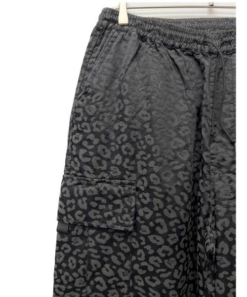 X-LARGE（エクストララージ）X-LARGE (エクストララージ) EASY LEOPARD CARGO PANTS グレー×ブラック サイズ:ＸＬの古着・服飾アイテム