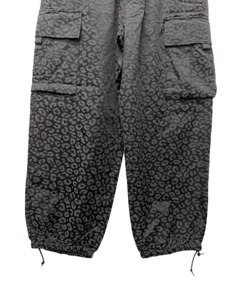 X-LARGE（エクストララージ）X-LARGE (エクストララージ) EASY LEOPARD CARGO PANTS グレー×ブラック サイズ:ＸＬの古着・服飾アイテム