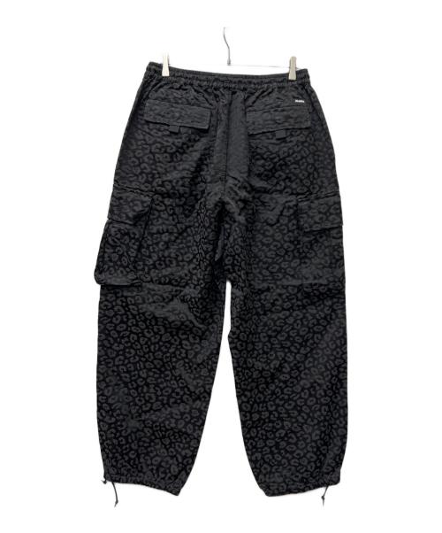 X-LARGE（エクストララージ）X-LARGE (エクストララージ) EASY LEOPARD CARGO PANTS グレー×ブラック サイズ:ＸＬの古着・服飾アイテム
