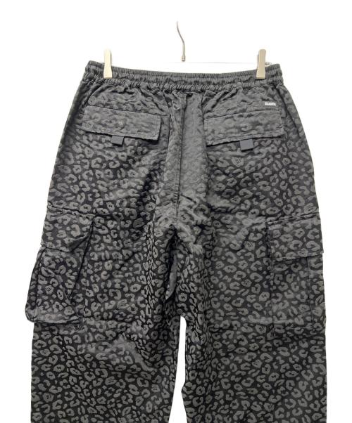X-LARGE（エクストララージ）X-LARGE (エクストララージ) EASY LEOPARD CARGO PANTS グレー×ブラック サイズ:ＸＬの古着・服飾アイテム