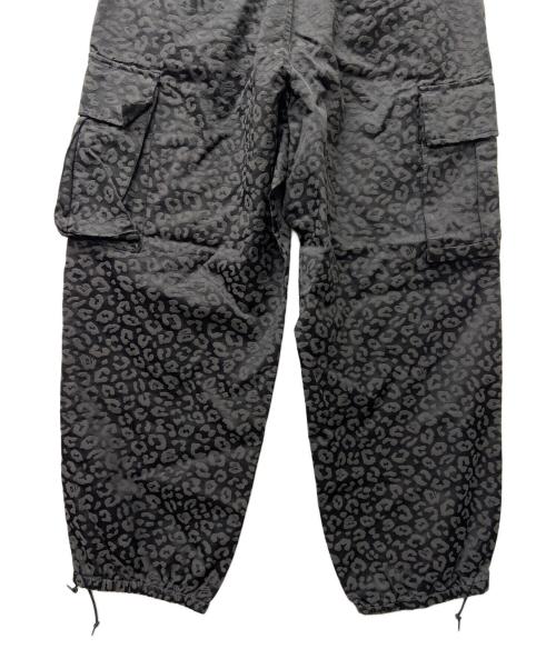 X-LARGE（エクストララージ）X-LARGE (エクストララージ) EASY LEOPARD CARGO PANTS グレー×ブラック サイズ:ＸＬの古着・服飾アイテム