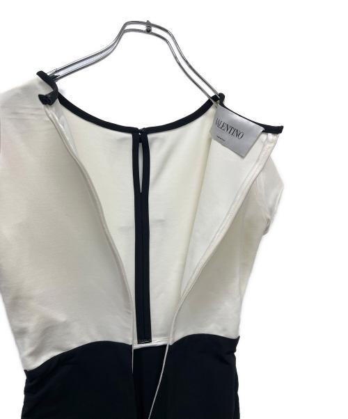 VALENTINO（ヴァレンティノ）VALENTINO (ヴァレンティノ) 半袖ワンピース ホワイト×ブラック サイズ:４０の古着・服飾アイテム