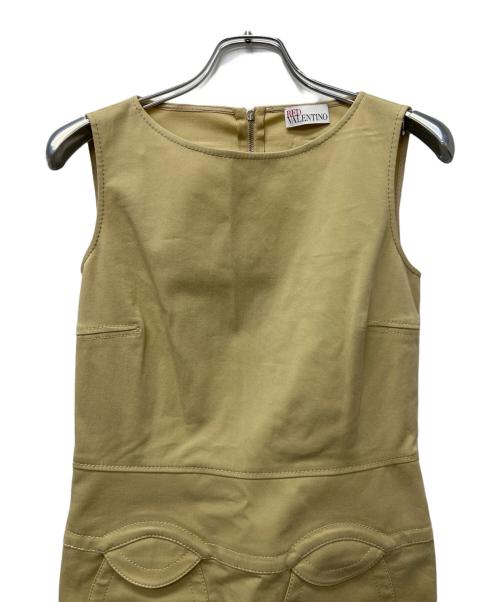 RED VALENTINO（レッドヴァレンティノ）RED VALENTINO (レッドヴァレンティノ) ノースリーブワンピース ベージュ サイズ:３８の古着・服飾アイテム