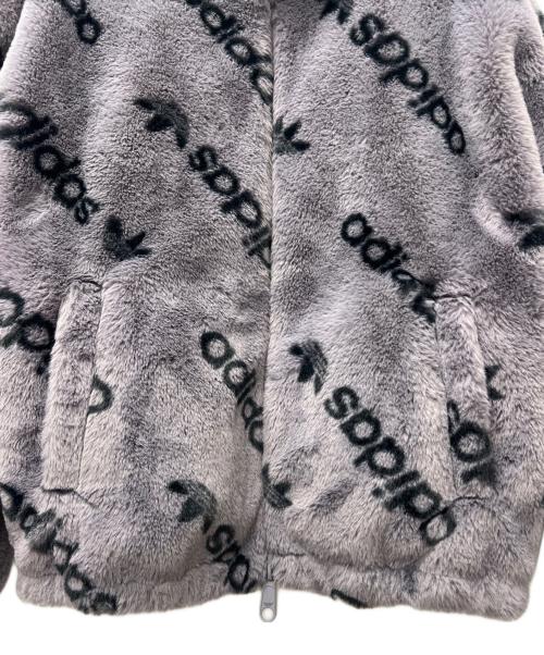 adidas（アディダス）adidas (アディダス) トーナル総柄プリント ファージャケット グレー サイズ:Ｓの古着・服飾アイテム