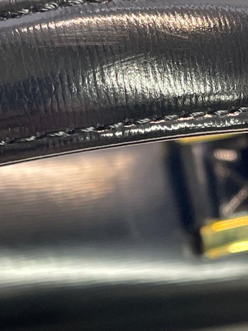 Yves Saint Laurent（イヴサンローラン）Yves Saint Laurent (イヴサンローラン) エナメルハンドバッグ ブラックの古着・服飾アイテム