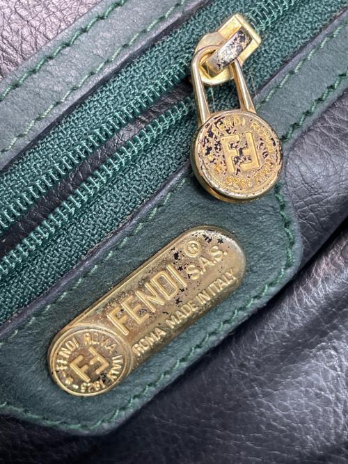 FENDI（フェンディ）FENDI (フェンディ) スエードバッグ グリーンの古着・服飾アイテム