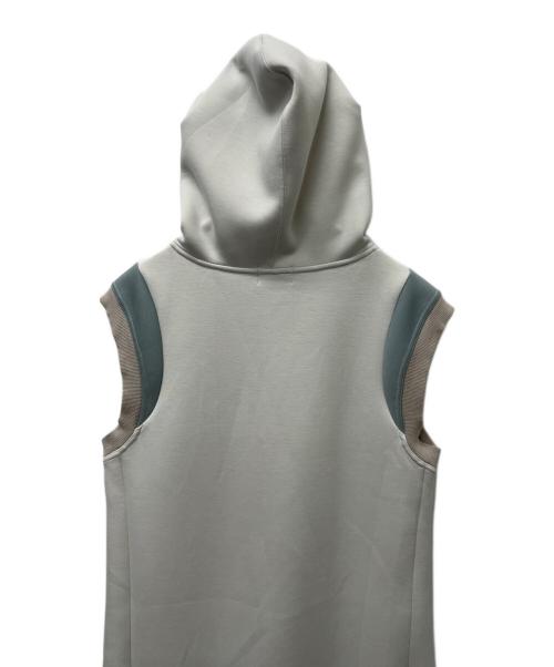 A + TOKYO（エープラス トウキョウ）A + TOKYO (エープラス トウキョウ) Wコードパーカーリラックスワンピース ベージュ サイズ:２の古着・服飾アイテム