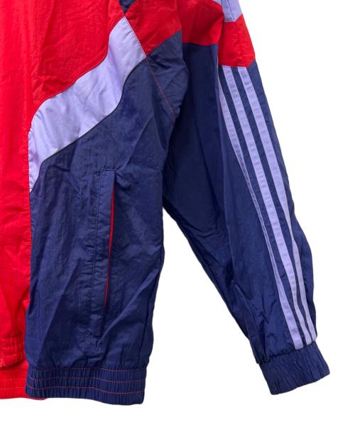 adidas（アディダス）adidas (アディダス) ナイロンジャケット レッド×ブルー サイズ:2XLの古着・服飾アイテム