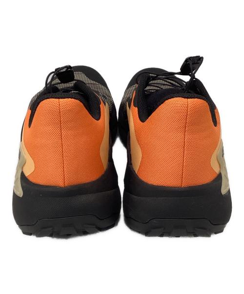 SALOMON（サロモン）SALOMON (サロモン) スニーカー ブラック×オレンジ サイズ:JP27.5の古着・服飾アイテム