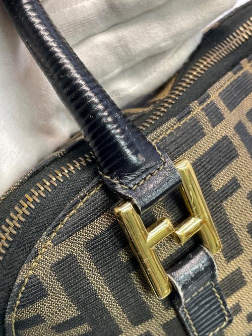 FENDI（フェンディ）FENDI (フェンディ) ハンドバッグ ブラウン×ブラックの古着・服飾アイテム